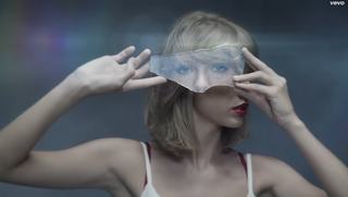 Illustration for article titled Is Taylor Swift Trying to Kill People With Mirrors? An Investigation